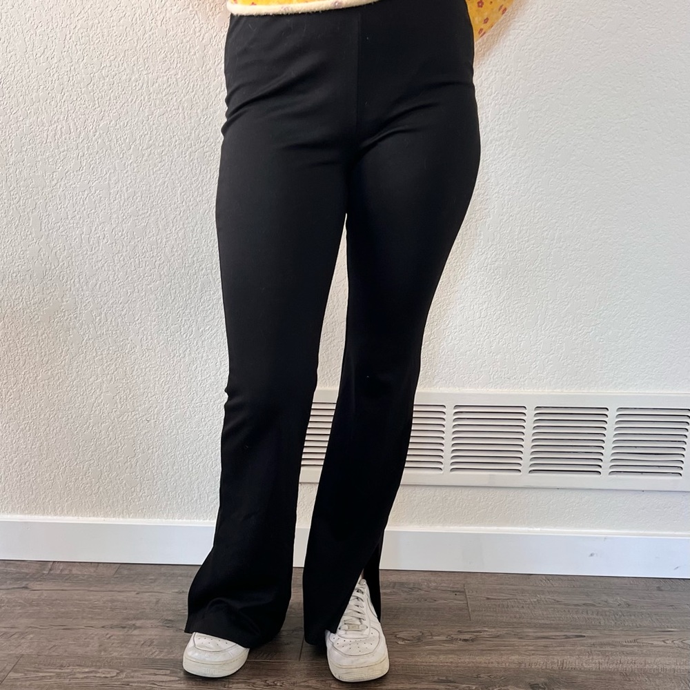 SUPER Comfy yoga pants, perfect for lounging.